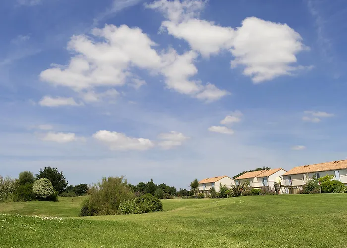 Maeva Le Hameau Du Golf 아파트호텔 3*