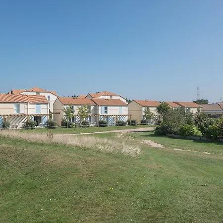 Maeva Le Hameau Du Golf 3* פורניק