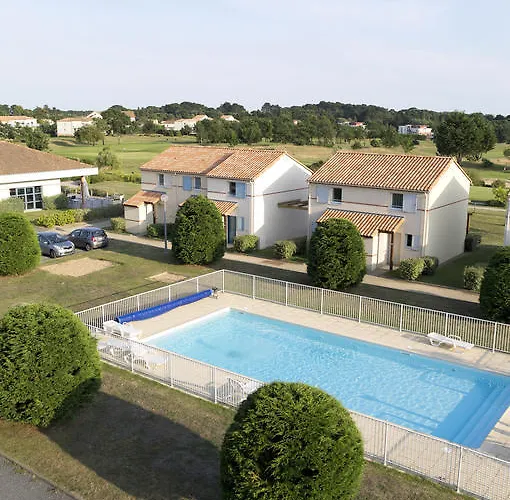 Maeva Le Hameau Du Golf アパートホテル 3*